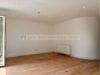 Fertiggestellter Neubau eines Mehrfamilienhauses / Personalhaus mit 8 Wohneinheiten - Wohnzimmer