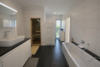 Modernisiertes Einfamilienhaus mit Dachterrasse, Sauna & Doppelgarage - Badezimmer mit Sauna