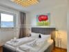 Gepflegte Doppelhaushälfte mit einer Ferienwohnung sowie einer Doppelgarage - Schlafzimmer